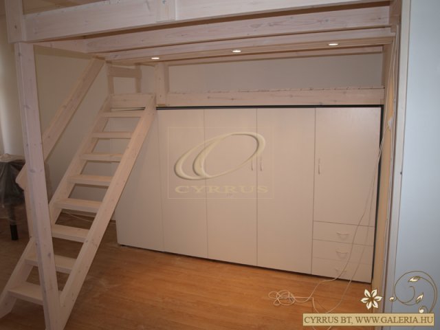 Beépített szekrény (fehér laminált bútorlapból)