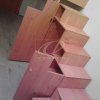 Fiókos-szekrényes fordulós lépcső - tömörfa (festett borovifenyő)