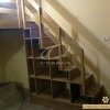 Bútorlépcső: polcos lépcső (borovifenyő, 2/4. Dió vastaglazúrral)